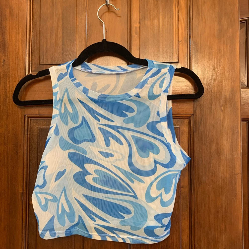 Heart print blue crop tank top